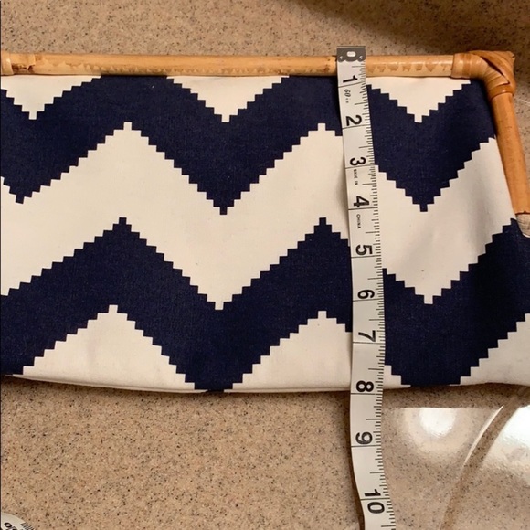 Adorable Donna Dixon clutch - Picture 5 of 6